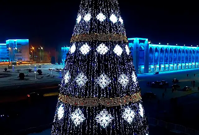 Новогоднее украшение площади Ала- Тоо, 2015-2016г.